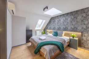 Exclusive & Central Duplex Grand Suite w' Balcony